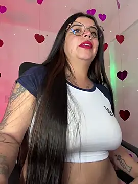 Snapshot of Devilsweet17 chatting on February 16, 2025, 12:30 am Devilsweet17 online show from February 16, 2025, 12:30 am