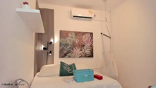 emma alice  online show from September 10, 2025, 12:04 pm