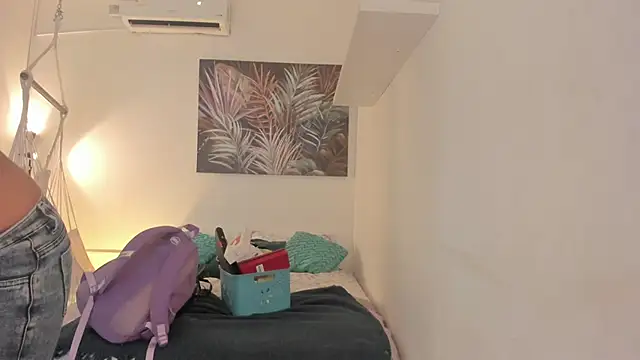 emma alice  online show from March 19, 2025, 12:23 pm