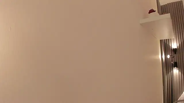 emma alice  online show from November 19, 2025, 12:05 pm