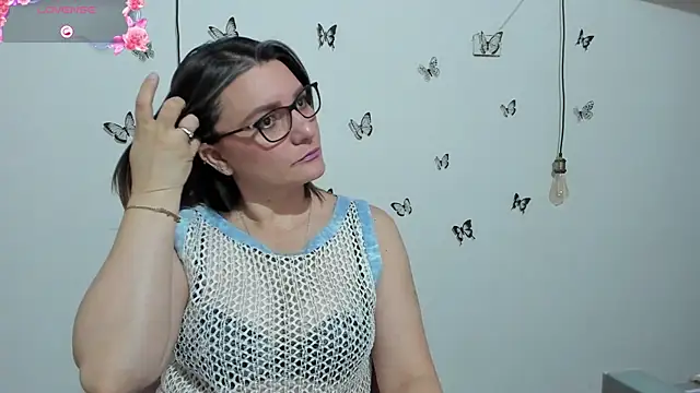 Amie Adams82  online show from September 16, 2025, 3:02 pm