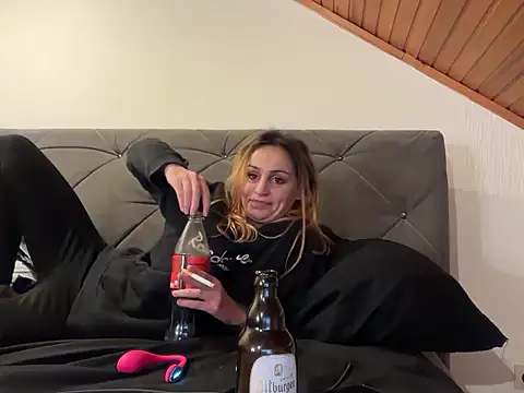 JeSuisUnTapin online show from October 3, 2025, 5:25 pm