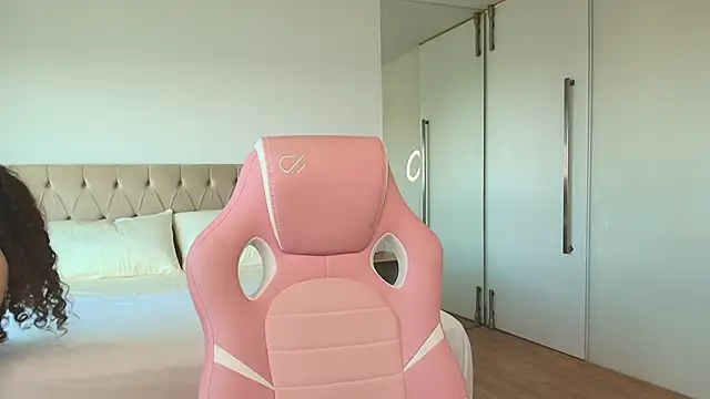 Ariella Sol online show from February 15, 2026, 7:24 pm