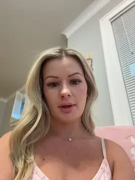 LoveShae  online show from July 3, 2026, 2:07 am