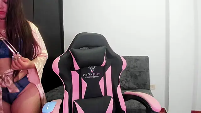 Tender lia online show from November 22, 2025, 9:57 pm