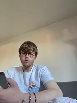 jungxSHxboy online show from April 11, 2026, 6:32 am