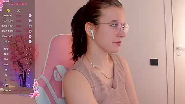Snapshot of sweeet_july chatting on February 25, 2025, 4:35 am sweeet july online show from February 25, 2025, 4:35 am