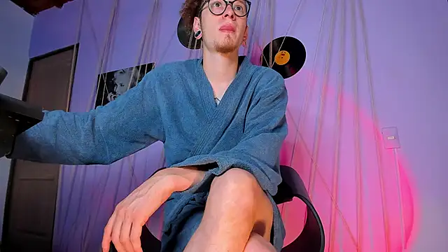 MrShaggy online show from February 3, 2025, 9:52 am