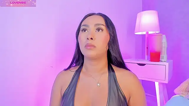 Snapshot of Cameliaa_Smiith chatting on December 3, 2025, 3:07 am Cameliaa Smiith online show from December 3, 2025, 3:07 am