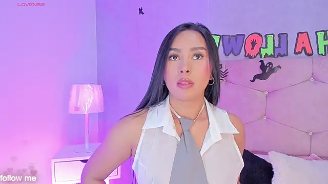 Snapshot of Cameliaa_Smiith chatting on October 30, 2025, 3:27 am Cameliaa Smiith online show from October 30, 2025, 3:27 am