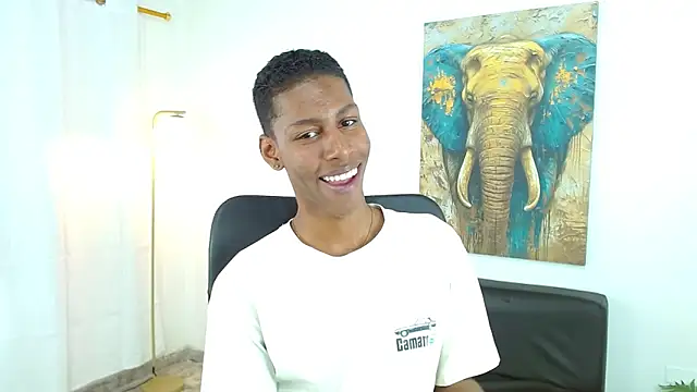 maiki18  online show from November 7, 2025, 8:57 pm