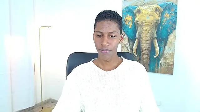 maiki18  online show from September 30, 2025, 8:37 pm