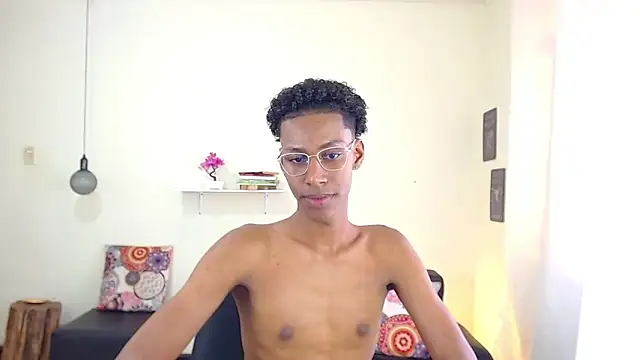 maiki18  online show from March 6, 2025, 4:49 pm