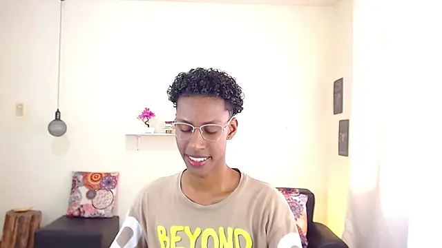 maiki18  online show from March 11, 2025, 1:45 pm