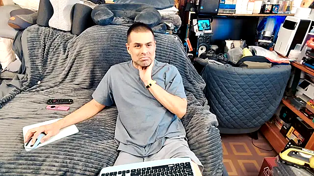 Snapshot of ClampMaster chatting on October 10, 2025, 3:29 am ClampMaster online show from October 10, 2025, 3:29 am