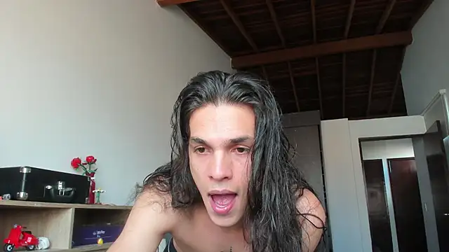 uglycoyote18 online show from December 4, 2024, 8:23 pm