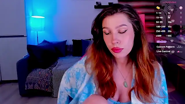 tenderdreams online show from December 5, 2025, 5:44 pm