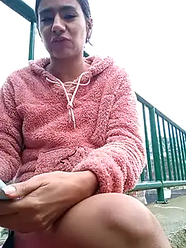 Leslly  online show from September 11, 2025, 11:43 am