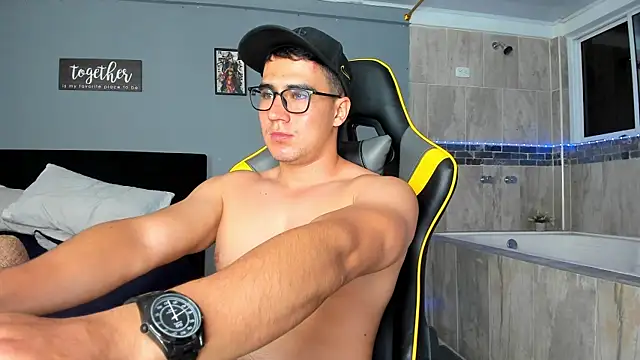 owengray2n online show from January 8, 2025, 1:32 am