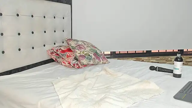 Snapshot of SelenaGmez chatting on February 14, 2025, 1:29 pm SelenaGmez online show from February 14, 2025, 1:29 pm