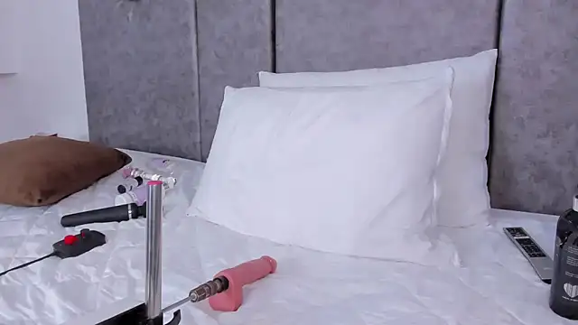 SelenaGmez online show from March 1, 2026, 12:10 am