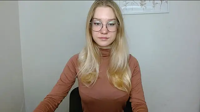 cindi hot online show from October 4, 2025, 9:33 am