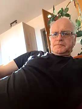 Milkasahne64 online show from April 30, 2026, 5:31 pm