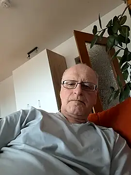 Milkasahne64 online show from November 1, 2025, 10:31 am