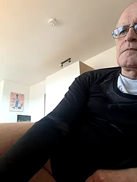 Milkasahne64 online show from March 22, 2026, 12:07 pm