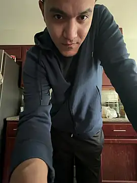 Snapshot of Reveen chatting on June 1, 2026, 2:39 pm Reveen online show from June 1, 2026, 2:39 pm