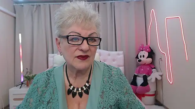 Snapshot of KayleSmoll chatting on May 15, 2026, 6:39 pm KayleSmoll online show from May 15, 2026, 6:39 pm