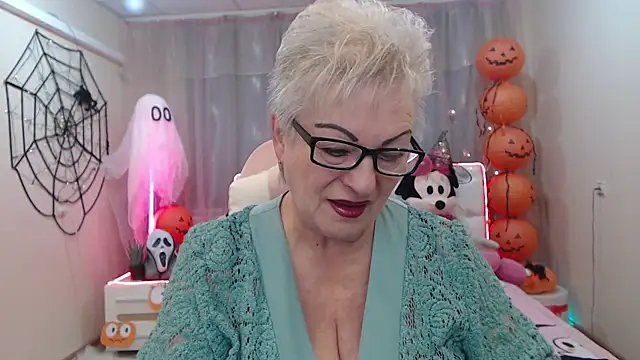 KayleSmoll online show from October 14, 2025, 6:41 pm