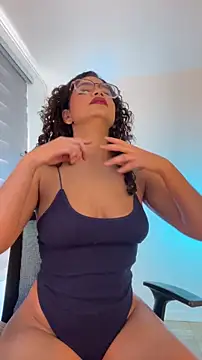 cinnamon rosa online show from January 16, 2026, 7:51 pm