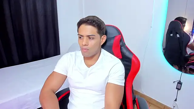 Snapshot of Luciano_and_Marlon chatting on July 16, 2026, 12:07 am Luciano and Marlon online show from July 16, 2026, 12:07 am