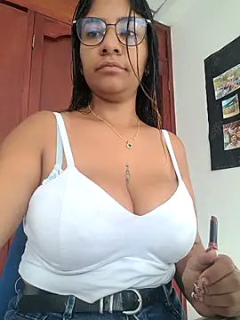 Snapshot of Sofythom1 chatting on May 10, 2026, 8:44 pm Sofythom1 online show from May 10, 2026, 8:44 pm