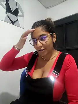 Sofythom1 online show from November 29, 2025, 1:28 am