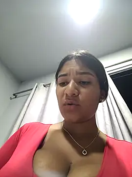 Snapshot of Sofythom1 chatting on April 29, 2026, 5:44 am Sofythom1 online show from April 29, 2026, 5:44 am