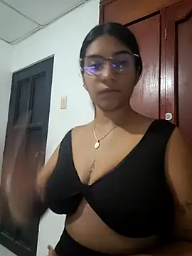 Snapshot of Sofythom1 chatting on April 10, 2026, 1:45 am Sofythom1 online show from April 10, 2026, 1:45 am