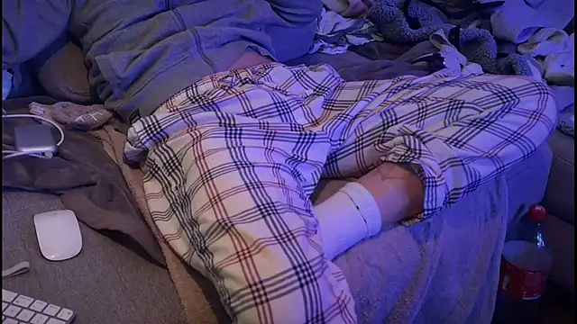 Snapshot of swissMen_DE chatting on February 26, 2025, 12:20 am swissMen DE online show from February 26, 2025, 12:20 am