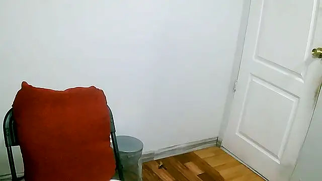 Snapshot of leona- chatting on October 15, 2025, 11:46 pm leona- online show from October 15, 2025, 11:46 pm