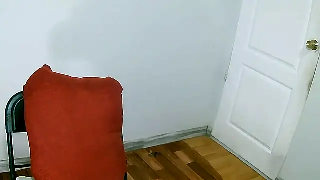 Snapshot of leona- chatting on October 17, 2025, 11:17 pm leona- online show from October 17, 2025, 11:17 pm