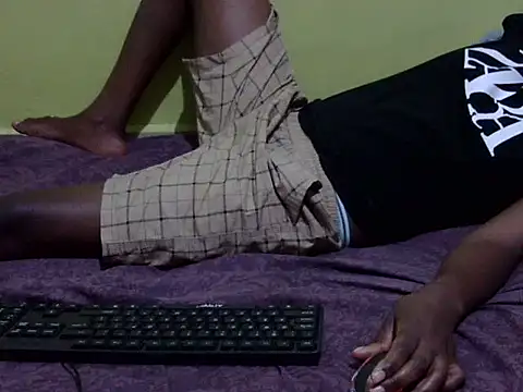 QUEEN-LIZ online show from October 1, 2025, 5:17 pm