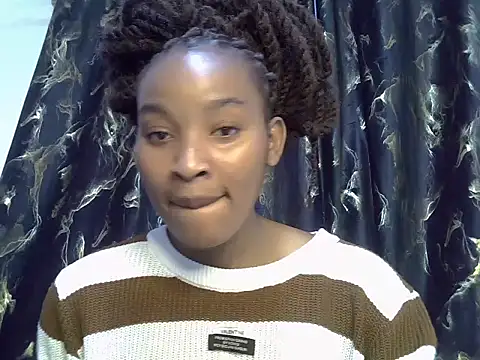 cute-alexis online show from May 13, 2026, 1:29 pm