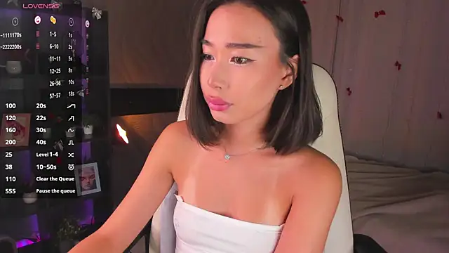 sensualily online show from April 19, 2026, 6:10 pm