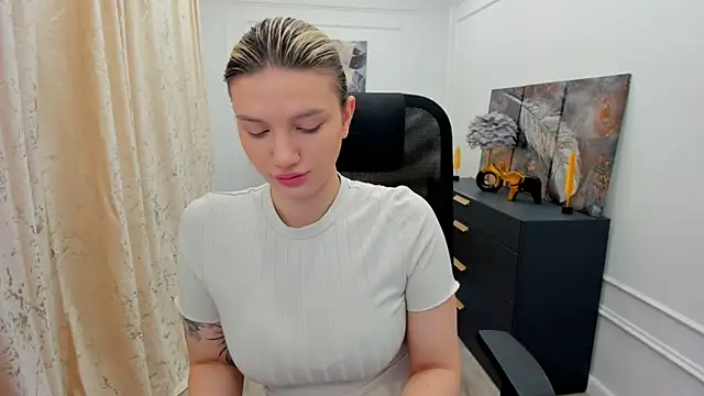 SelenaeMoore online show from May 30, 2026, 3:46 am