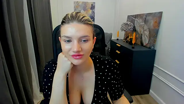SelenaeMoore online show from May 21, 2026, 3:48 am