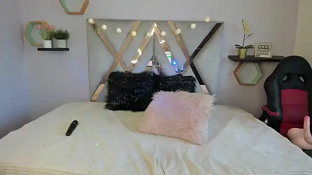 Esteff  o2 online show from March 17, 2025, 8:09 pm