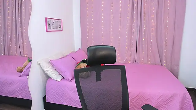 Abby Parker1 online show from December 1, 2025, 1:01 pm