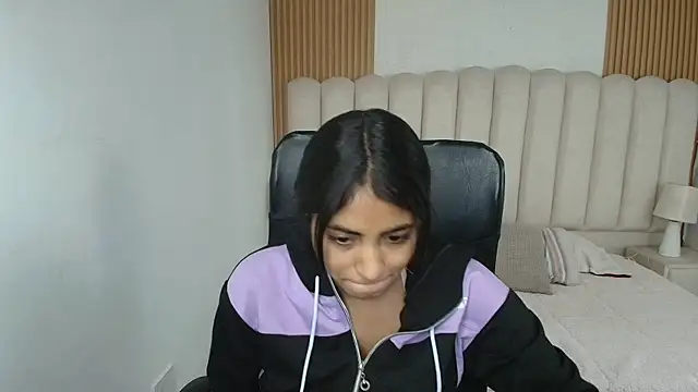 shaneelle online show from April 15, 2026, 3:12 am