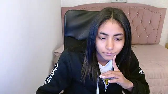 shaneelle online show from March 20, 2025, 3:02 am